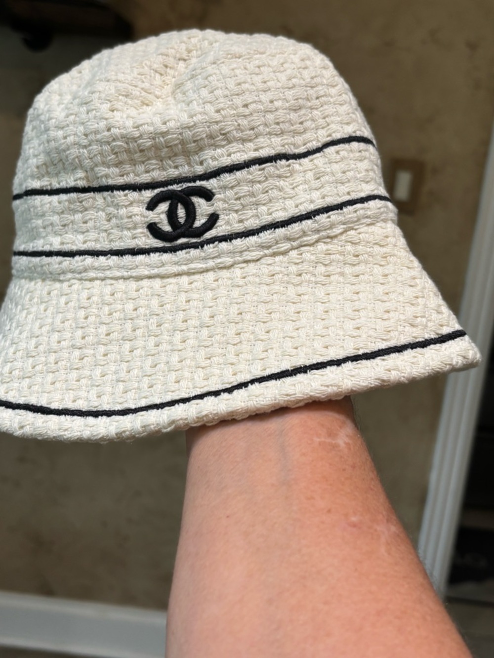 Bucket hat - Picture 3 of 6